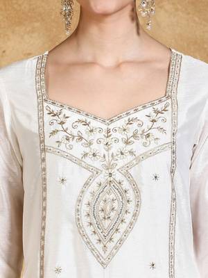 Women Floral Embroidered Kurta with Sharara & Dupatta 2