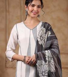 Women Floral Printed Regular Thread Work Pure Cotton Kurta with Trousers & With Dupatta