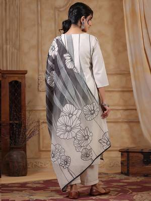 Women Floral Printed Regular Thread Work Pure Cotton Kurta with Trousers & With Dupatta 7