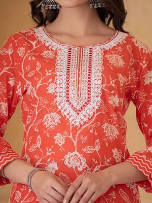 Ethnic Thread Embroidered Printed Kurta & Trousers With Dupatta 2
