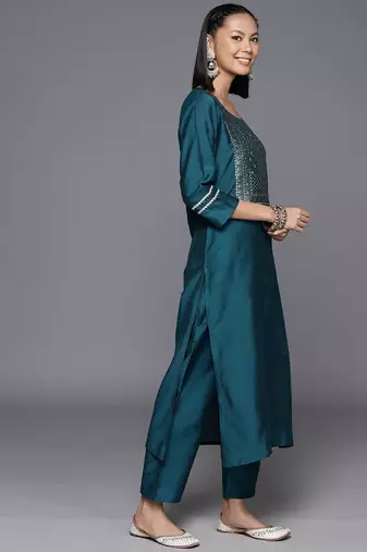 Ethnic Motifs Yoke Design Thread Work Straight Kurta with Trousers & Dupatta