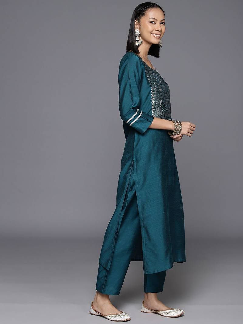 Ethnic Motifs Yoke Design Thread Work Straight Kurta with Trousers & Dupatta