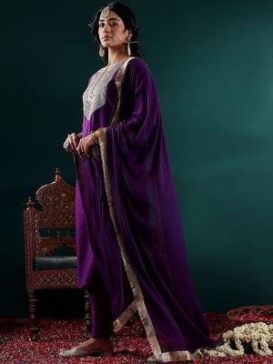 Women Floral Embroidered Regular Chanderi Silk Kurta with Trousers & With Dupatta 5
