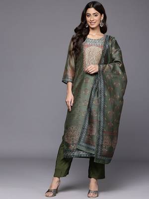 Women Ethnic Motifs Sequinned Chanderi Silk Kurta with Trousers & Dupatta 1