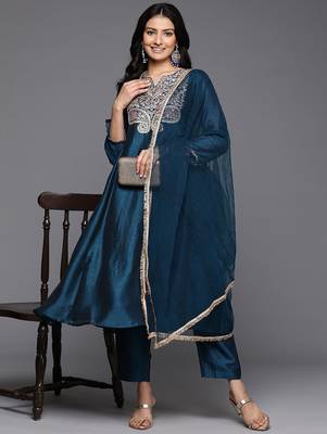 Floral Yoke Embroidered Anarkali Kurta With Trousers & Dupatta 7