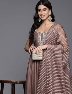 Embroidered Pleated Anarkali Zari Kurta with Trousers & Dupatta 2