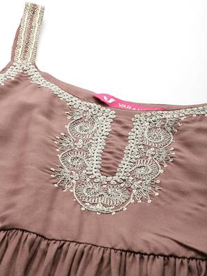 Embroidered Pleated Anarkali Zari Kurta with Trousers & Dupatta 3