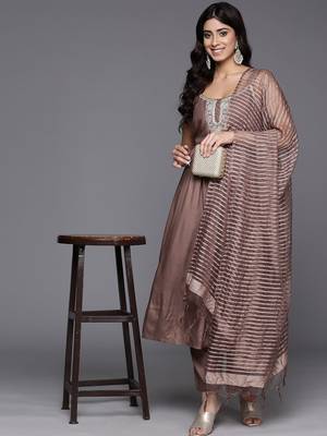 Embroidered Pleated Anarkali Zari Kurta with Trousers & Dupatta 8