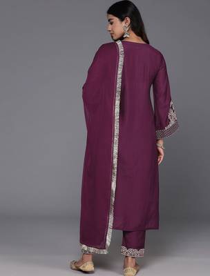 V-Neck Ethnic Motifs Embroidered Regular Kurta Set 6