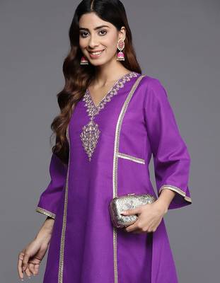 Floral Embroidered Panelled Sequinned Kurta with Trousers 2