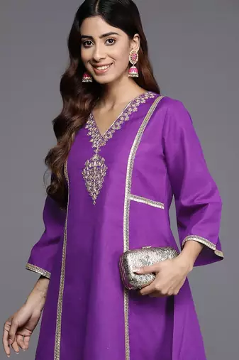 Floral Embroidered Panelled Sequinned Kurta with Trousers