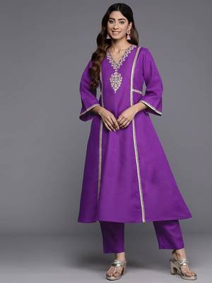 Floral Embroidered Panelled Sequinned Kurta with Trousers 1