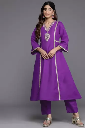 Floral Embroidered Panelled Sequinned Kurta with Trousers