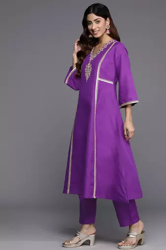 Floral Embroidered Panelled Sequinned Kurta with Trousers