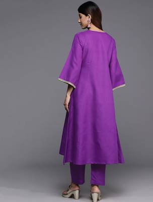 Floral Embroidered Panelled Sequinned Kurta with Trousers 6