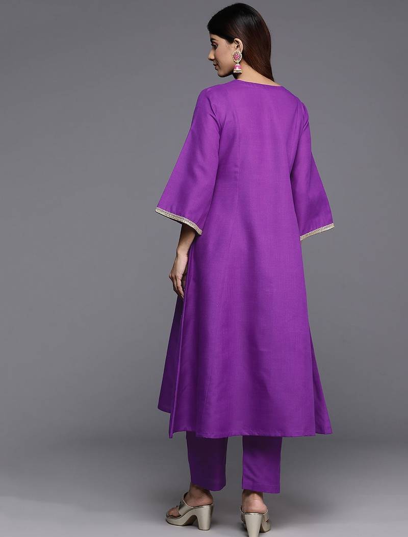 Floral Embroidered Panelled Sequinned Kurta with Trousers