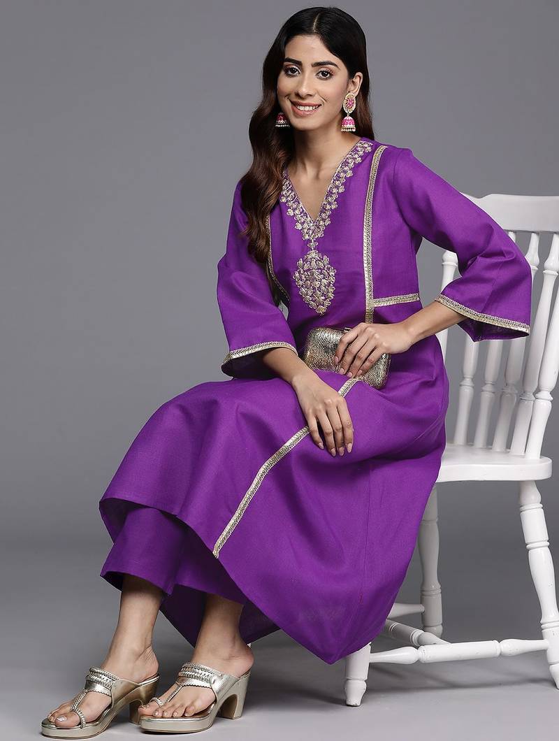 Floral Embroidered Panelled Sequinned Kurta with Trousers