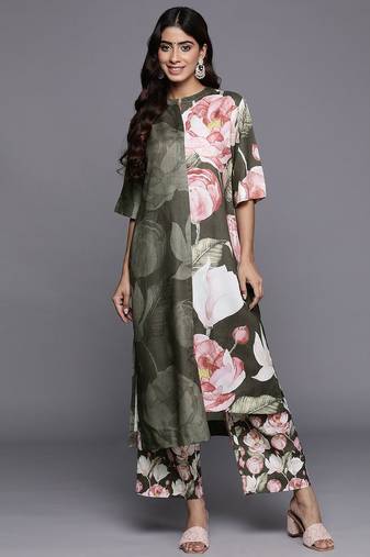 Women Floral Printed Asymmetric Hem Straight Woolen Kurta with Printed Bottom