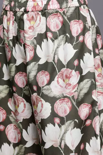 Women Floral Printed Asymmetric Hem Straight Woolen Kurta with Printed Bottom