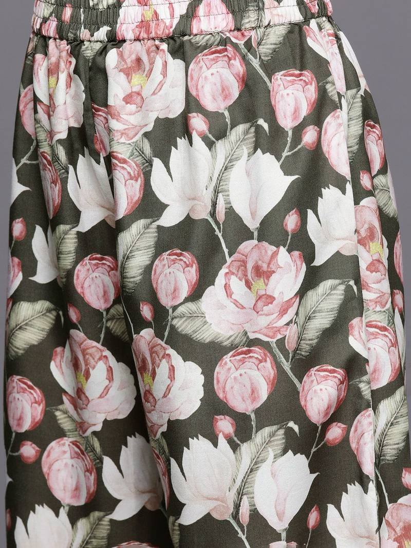 Women Floral Printed Asymmetric Hem Straight Woolen Kurta with Printed Bottom