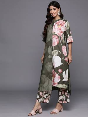 Women Floral Printed Asymmetric Hem Straight Woolen Kurta with Printed Bottom 4