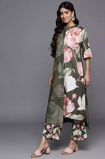 Women Floral Printed Asymmetric Hem Straight Woolen Kurta with Printed Bottom