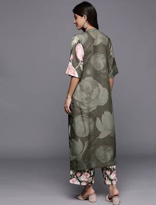 Women Floral Printed Asymmetric Hem Straight Woolen Kurta with Printed Bottom 5