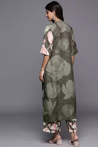 Women Floral Printed Asymmetric Hem Straight Woolen Kurta with Printed Bottom