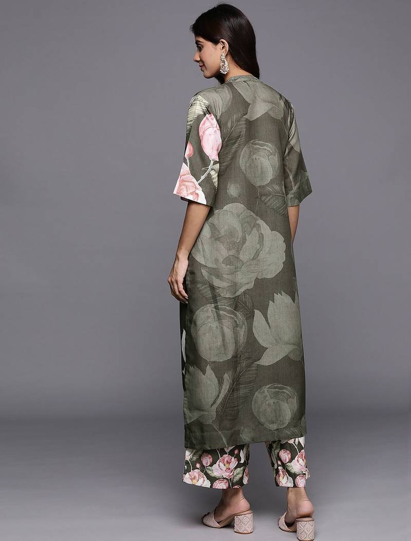 Women Floral Printed Asymmetric Hem Straight Woolen Kurta with Printed Bottom