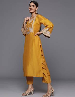 Floral Zari Embroidered Kurta with Trousers & Dupatta 5