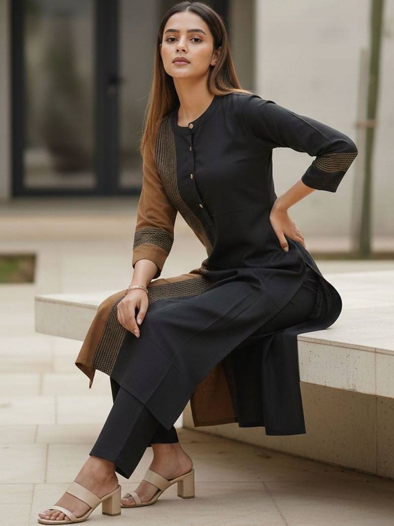 Women Colourblocked Regular Kurta with Trousers