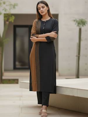 Women Colourblocked Regular Kurta with Trousers 4