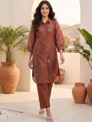 Women Printed Regular Chanderi Silk Kurta with Trousers 1