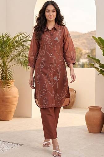 Women Printed Regular Chanderi Silk Kurta with Trousers