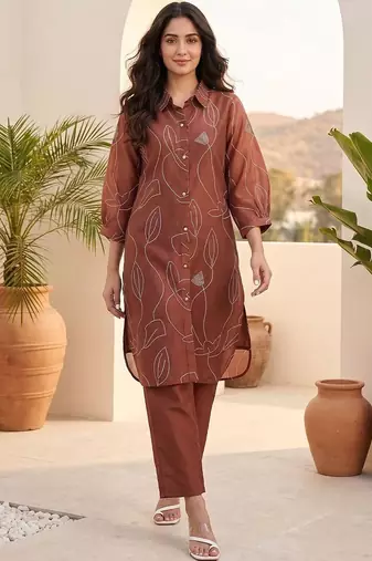 Women Printed Regular Chanderi Silk Kurta with Trousers