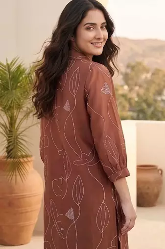 Women Printed Regular Chanderi Silk Kurta with Trousers