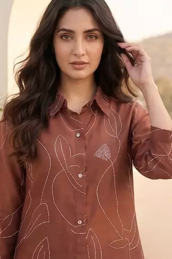 Women Printed Regular Chanderi Silk Kurta with Trousers