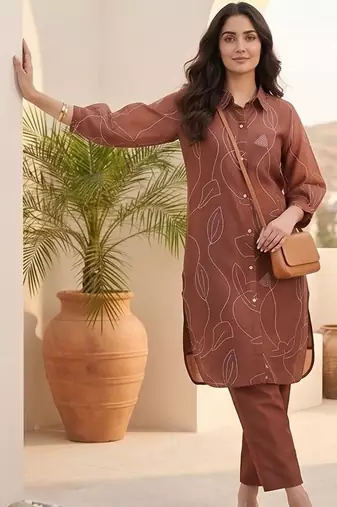Women Printed Regular Chanderi Silk Kurta with Trousers