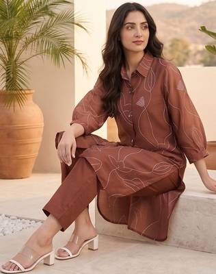 Women Printed Regular Chanderi Silk Kurta with Trousers 6