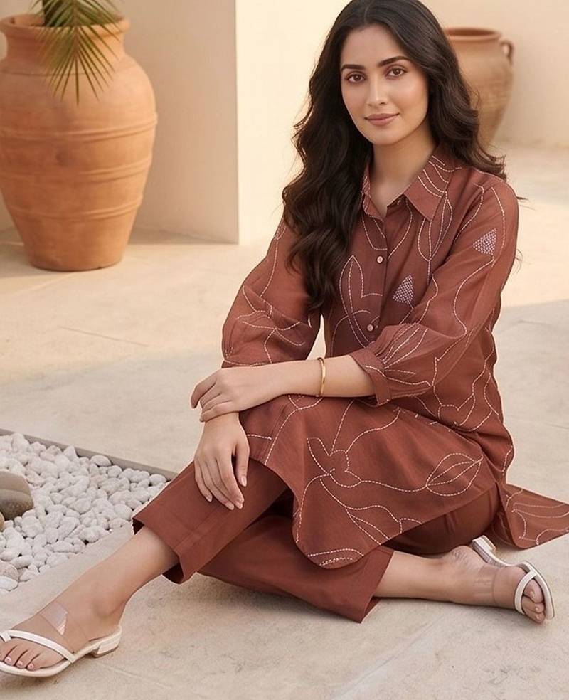 Women Printed Regular Chanderi Silk Kurta with Trousers