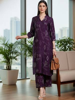 Women Ethnic Motifs Printed Regular Kurta with Trousers 3