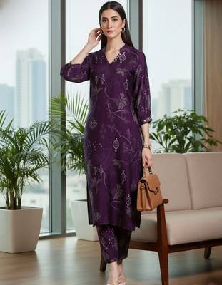 Women Ethnic Motifs Printed Regular Kurta with Trousers 4