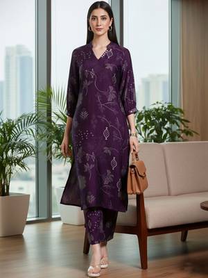 Women Ethnic Motifs Printed Regular Kurta with Trousers 6