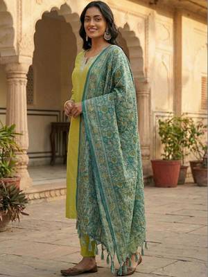 Women Regular Kurta with Trousers & With Dupatta 2