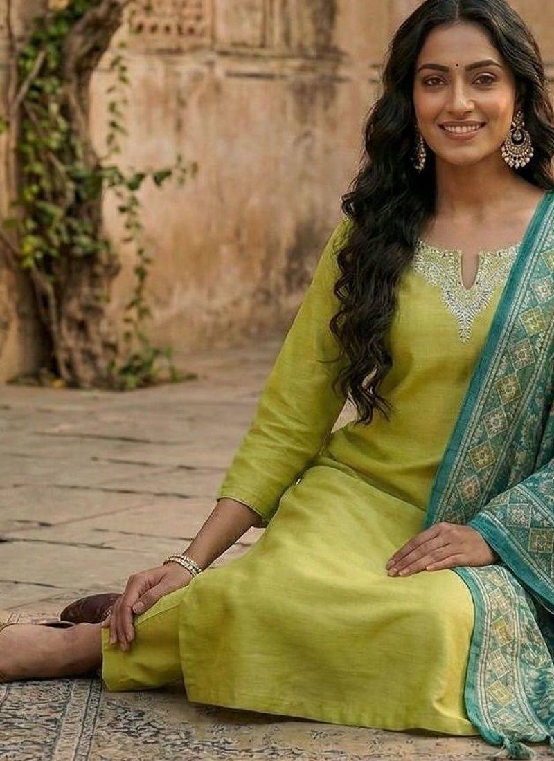 Women Regular Kurta with Trousers & With Dupatta