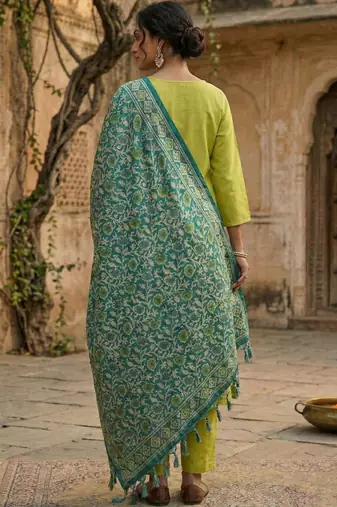 Women Regular Kurta with Trousers & With Dupatta