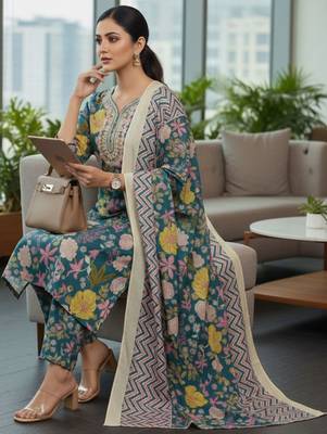 Women Floral Printed Regular Kurta with Trousers & With Dupatta 4