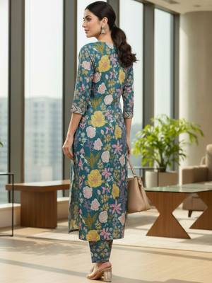 Women Floral Printed Regular Kurta with Trousers & With Dupatta 5