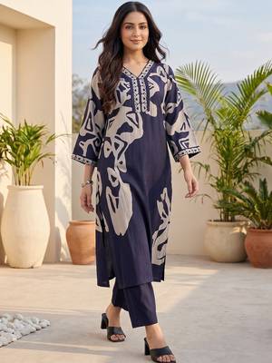 Women Printed Regular Thread Work Chanderi Silk Kurta with Trousers 1