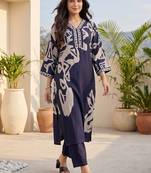 Women Printed Regular Thread Work Chanderi Silk Kurta with Trousers